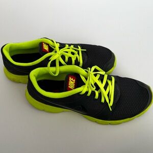 Nike Flex Experience Men’s Running Shoes Size 9 Black & Neon Yellow